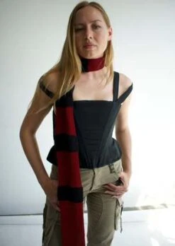 Louise Lyngh BjerregaardStriped Ribbed Knitted Scarf - Red/Black